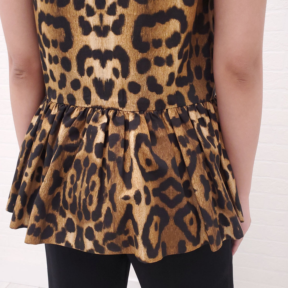 GIAMBTISTA VALLI LEOPARD TOP - SIZE 38