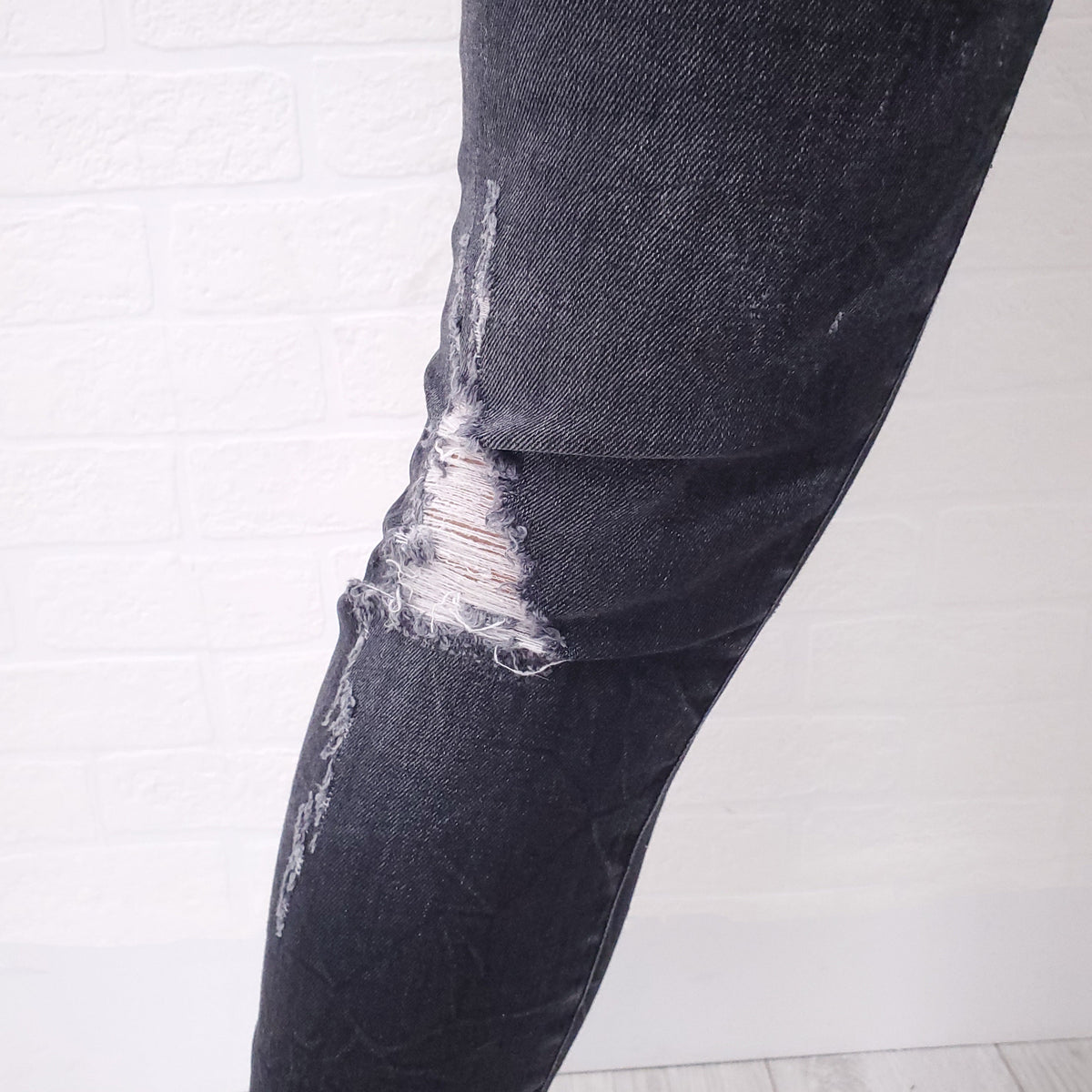 R13 BLACK DENIM JEANS - SIZE 28