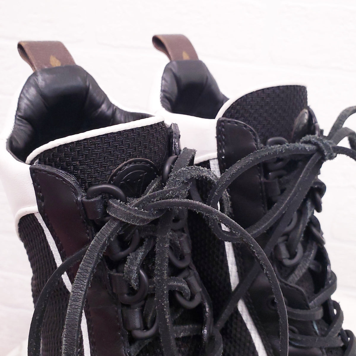 LOUIS VUITTON LAUREATE PLATFORM DESERT BOOTS - SIZE 39