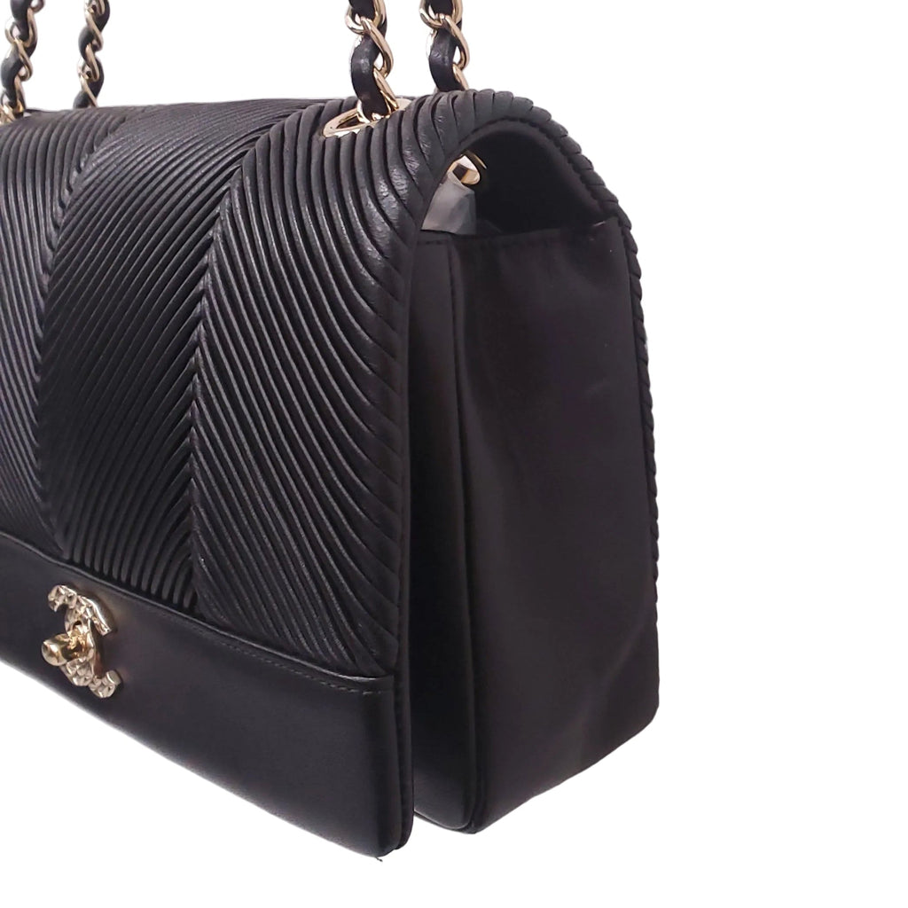 CHANEL BLACK CHEVRON FLAP BAG