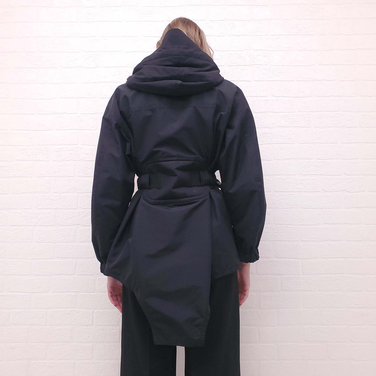 BURBERRY BLACK NYLON COAT WITH BELT - SIZE 0