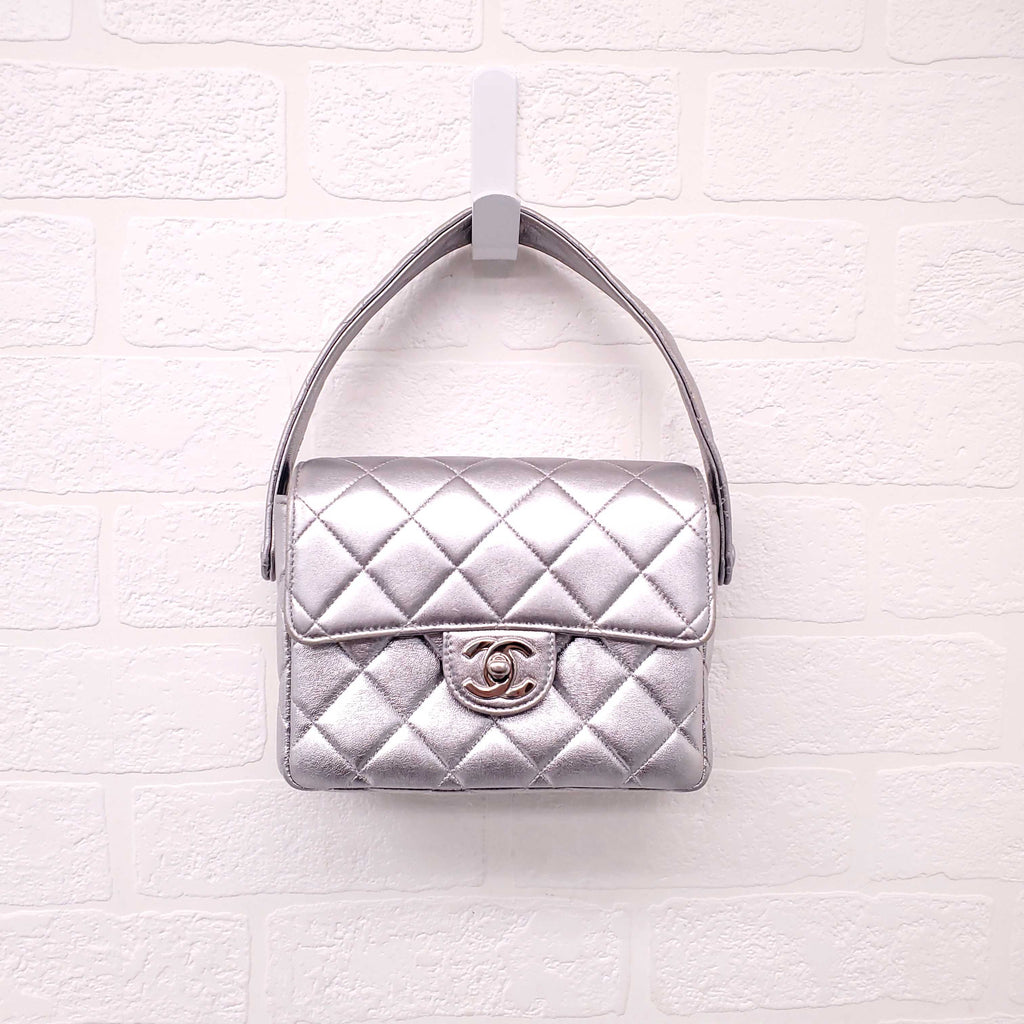 CHANEL MINI CLASSIC FLAP BAG