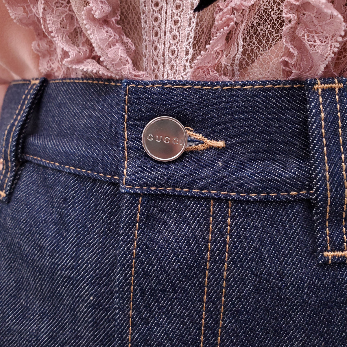 GUCCI DARK WASH JEANS WITH LOGO SLITS - SIZE 27