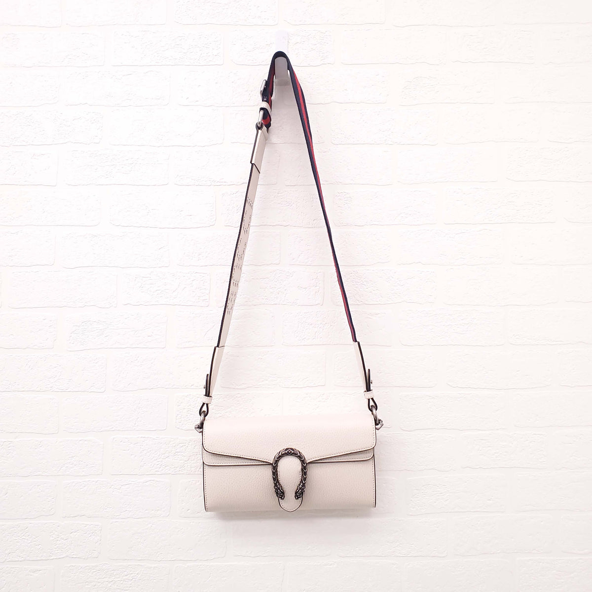 GUCCI WHITE DIONYSUS BAG WITH STUDDED LOGO GUITAR STRAP