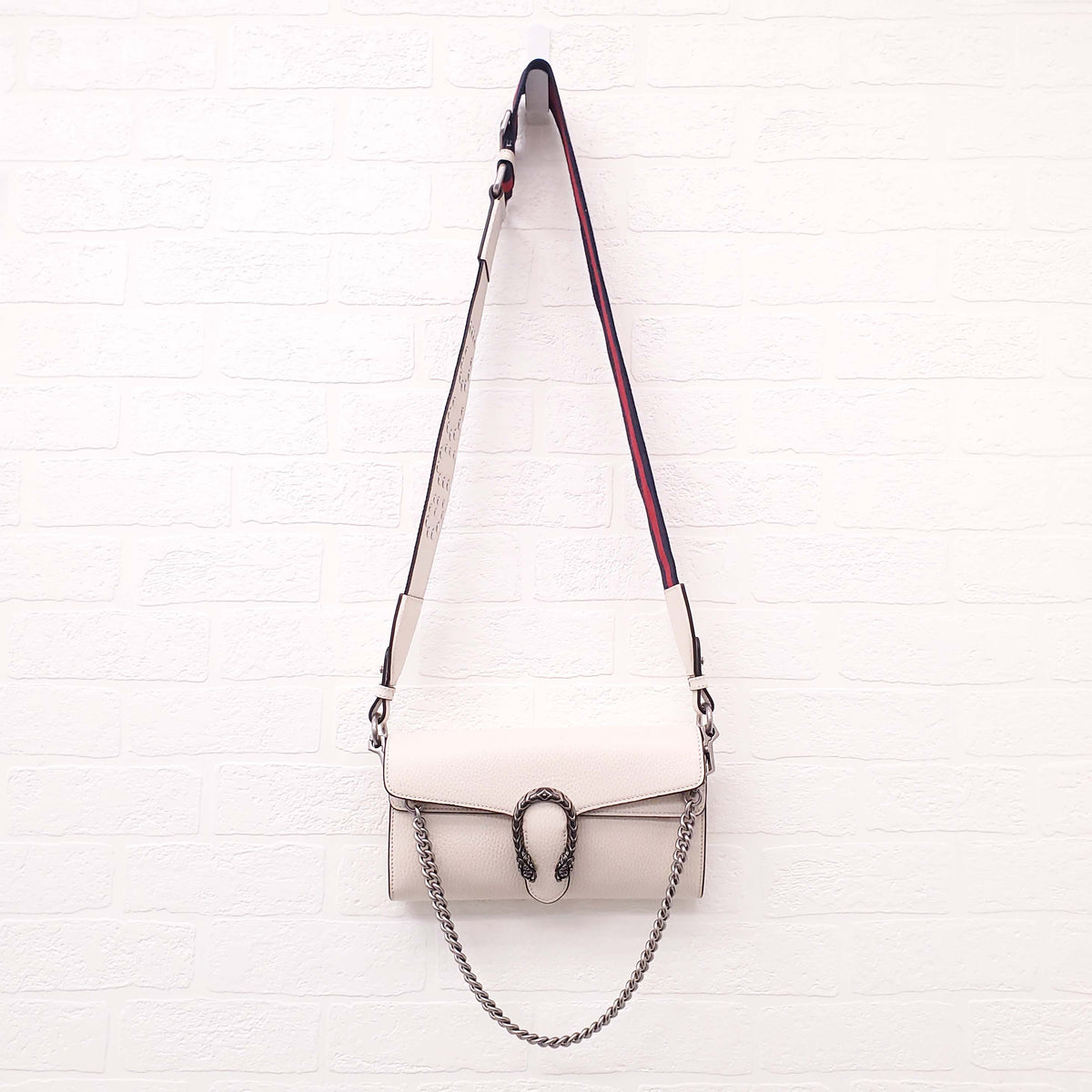 GUCCI WHITE DIONYSUS BAG WITH STUDDED LOGO GUITAR STRAP