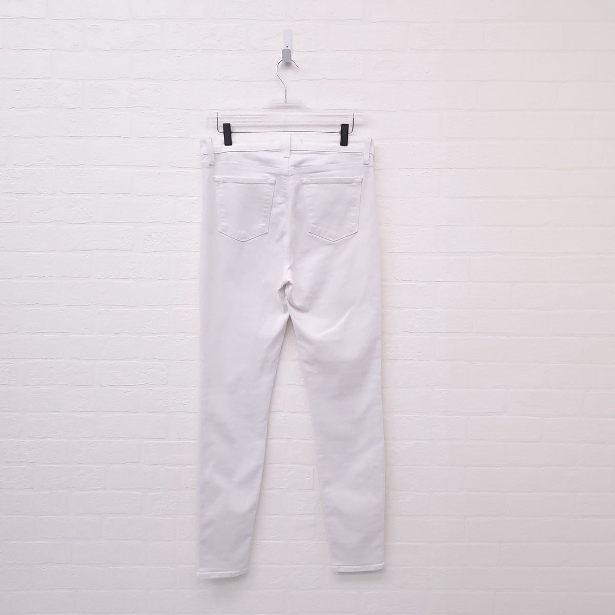 J BRAND WHITE SKINNY JEANS - SIZE 30