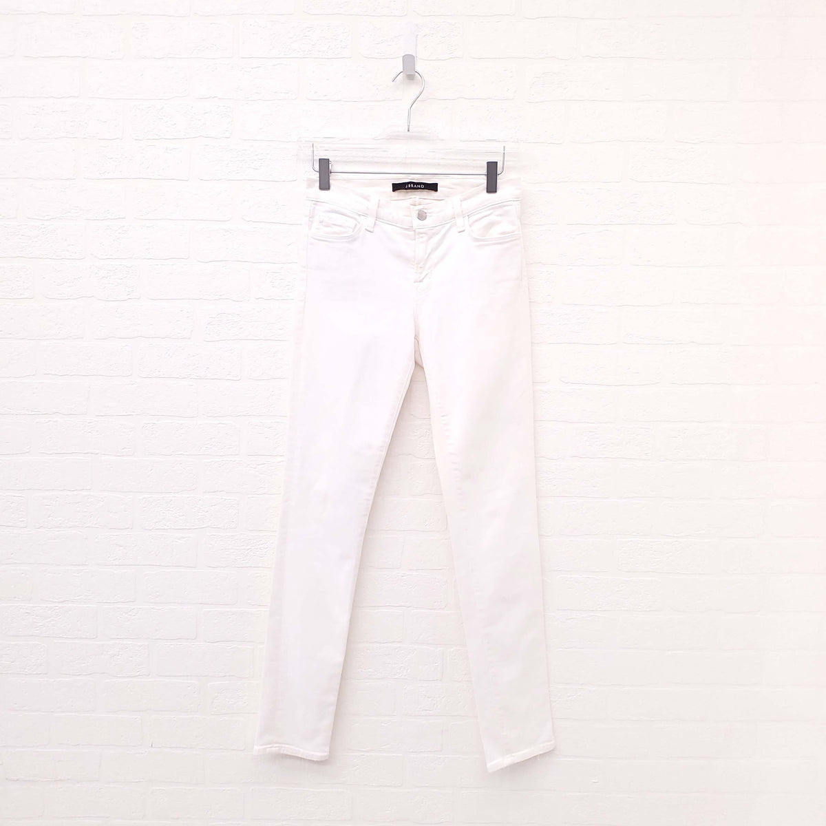 J BRAND WHITE STRETCH JEANS - SIZE 26