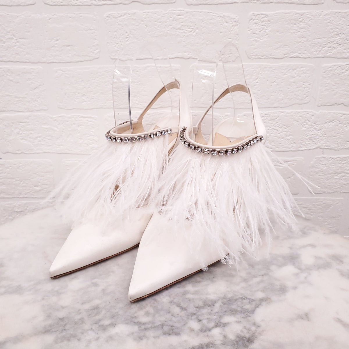 JIMMY CHOO CREAM HEELS WITH FEATHER - SIZE 39