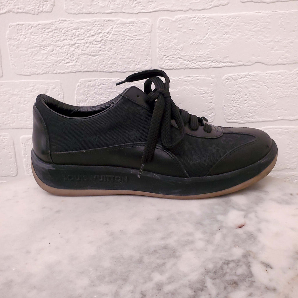 LOUIS VUITTON BLACK LOGO SNEAKERS WITH MONOGRAM DETAILS - SIZE 36.5