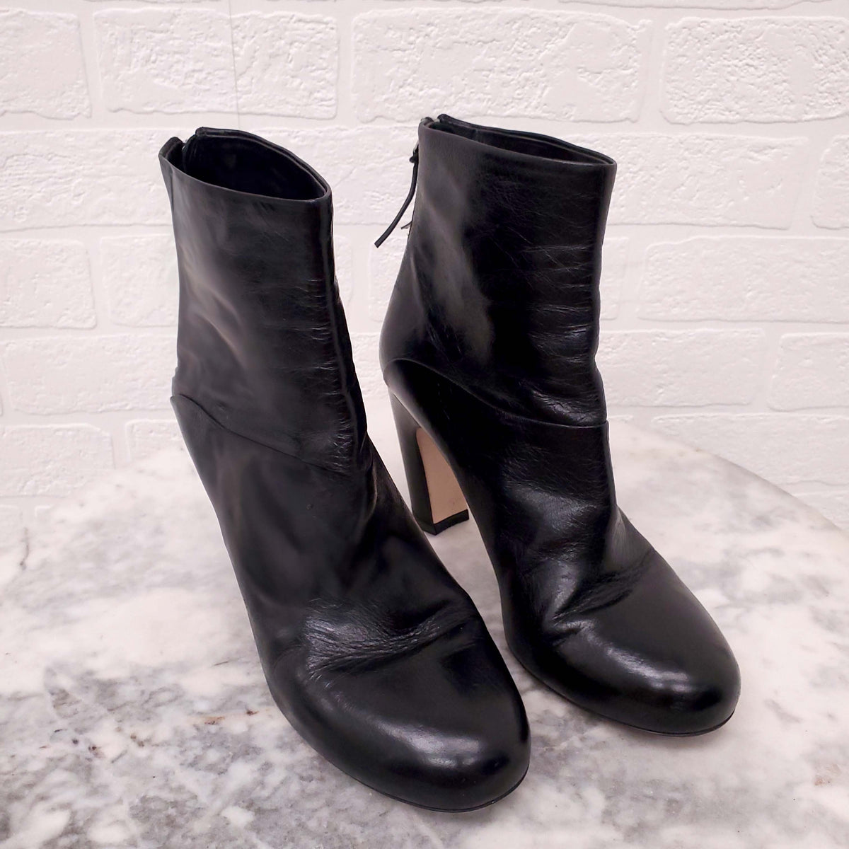 MIU MIU BLACK LEATHER BOOTIES - SIZE 37