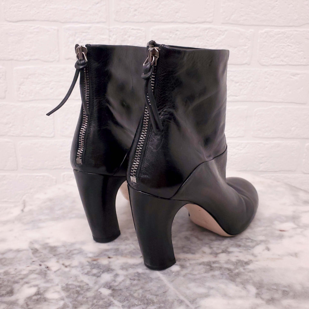 MIU MIU BLACK LEATHER BOOTIES - SIZE 37
