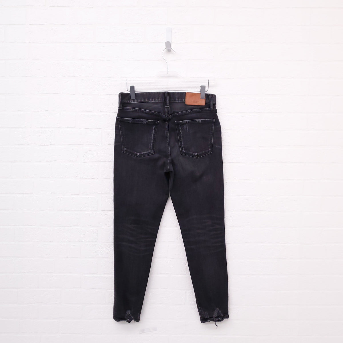 MOUSSY DISTRESSED DARK GREY DISTRESSED JEANS - SIZE 26
