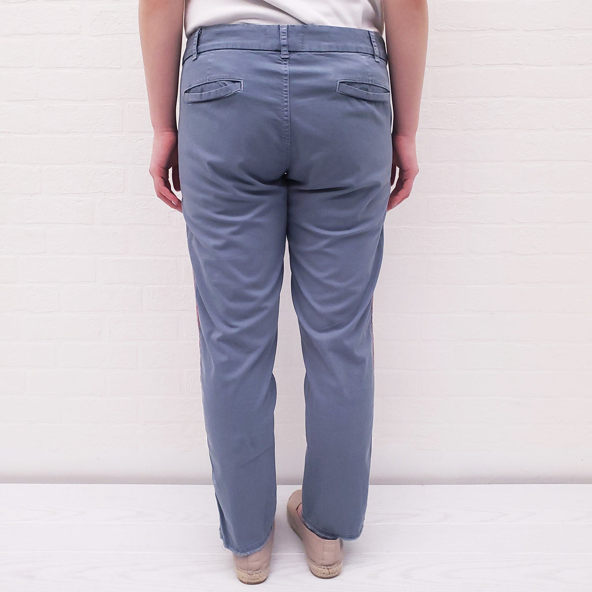 NILI LOTAN BLUE STRIPE TROUSERS - SIZE 6