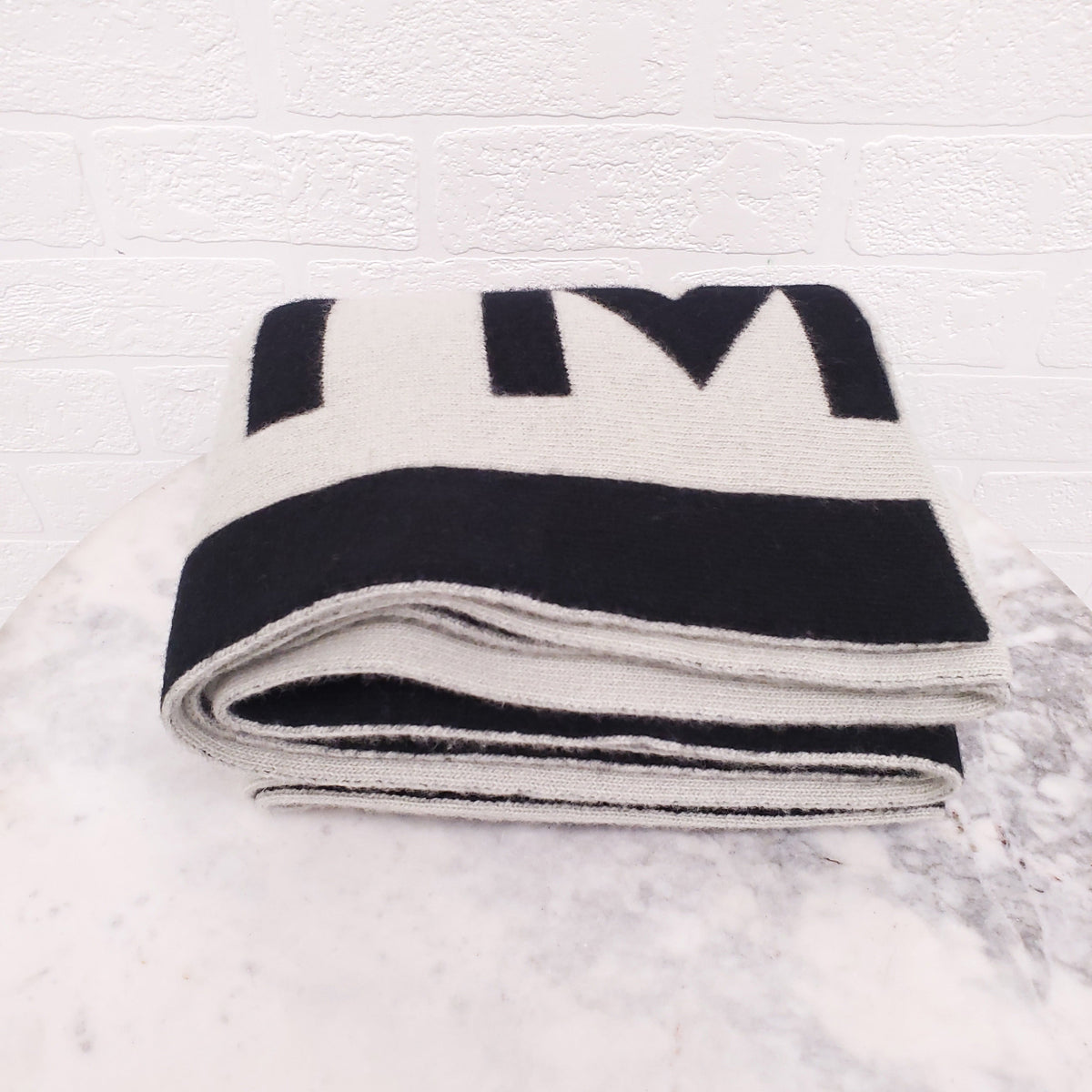 OFF-WHITE BLACK AND CREAM LOGO SCARF