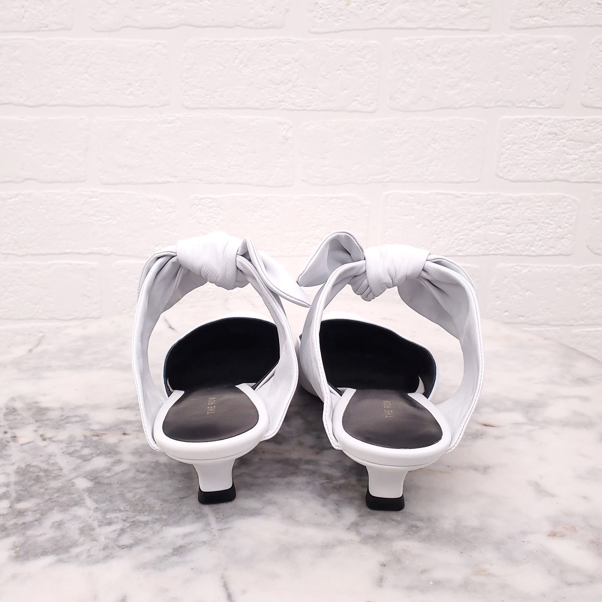 THE ROW WHITE LEATHER KITTEN HEEL WITH BOW - SIZE 35.5