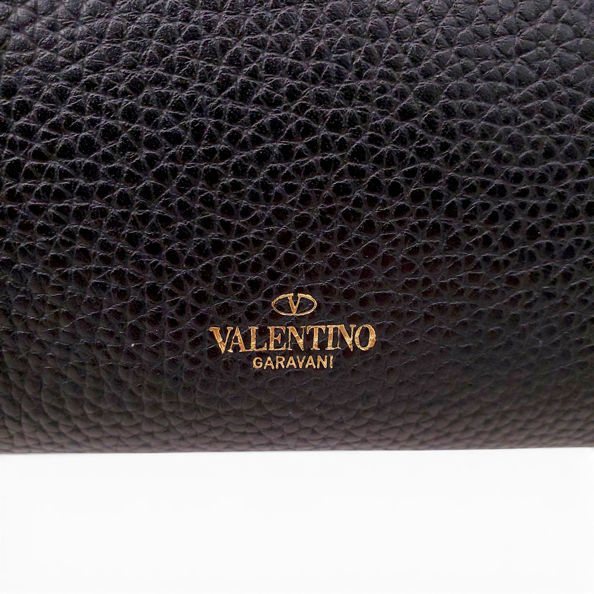 VALENTINO BLACK ROCKSTUD WALLET ON CHAIN