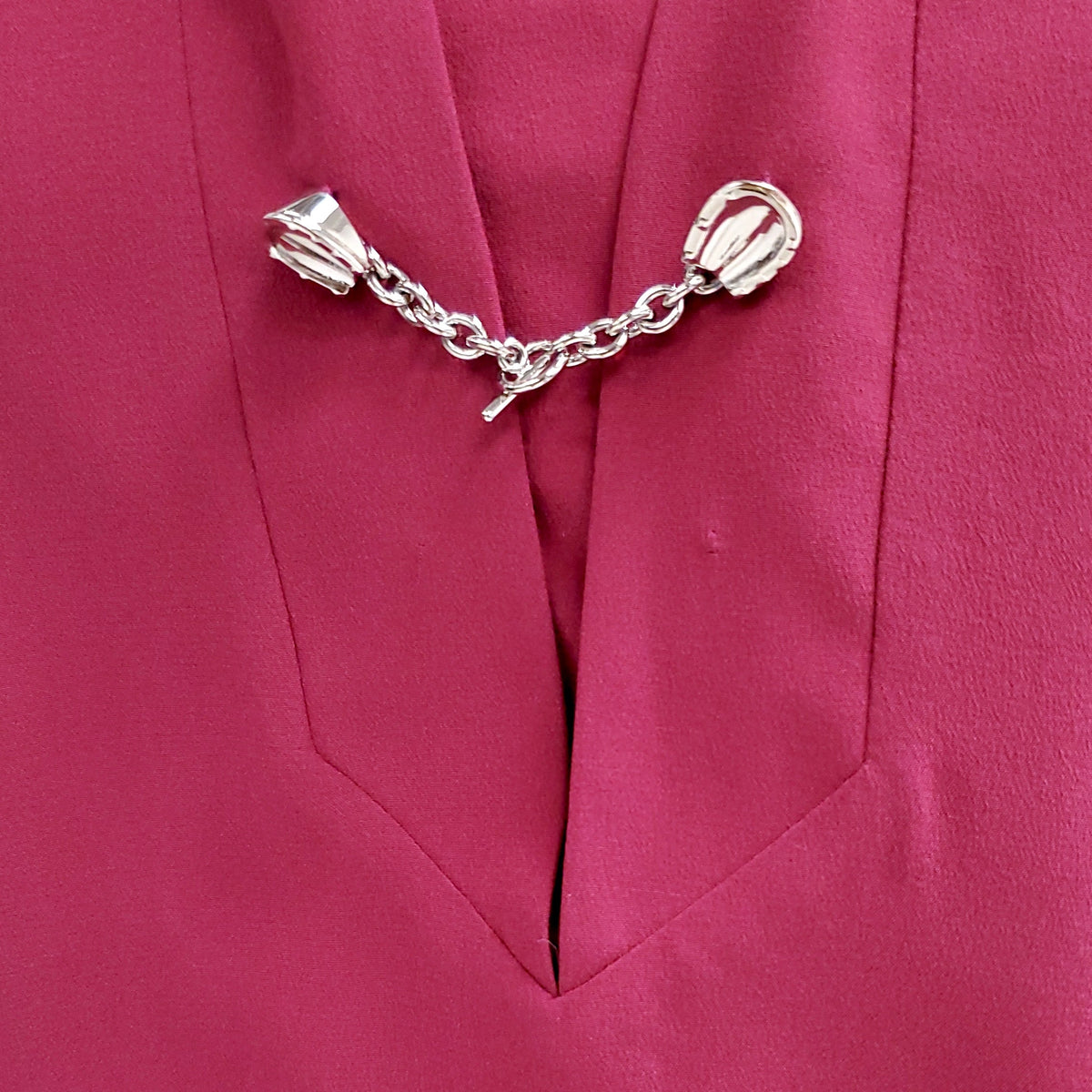 GUCCI RASPBERRY SILK DRESS WITH SILVER CHAIN DETAIL - SIZE 38