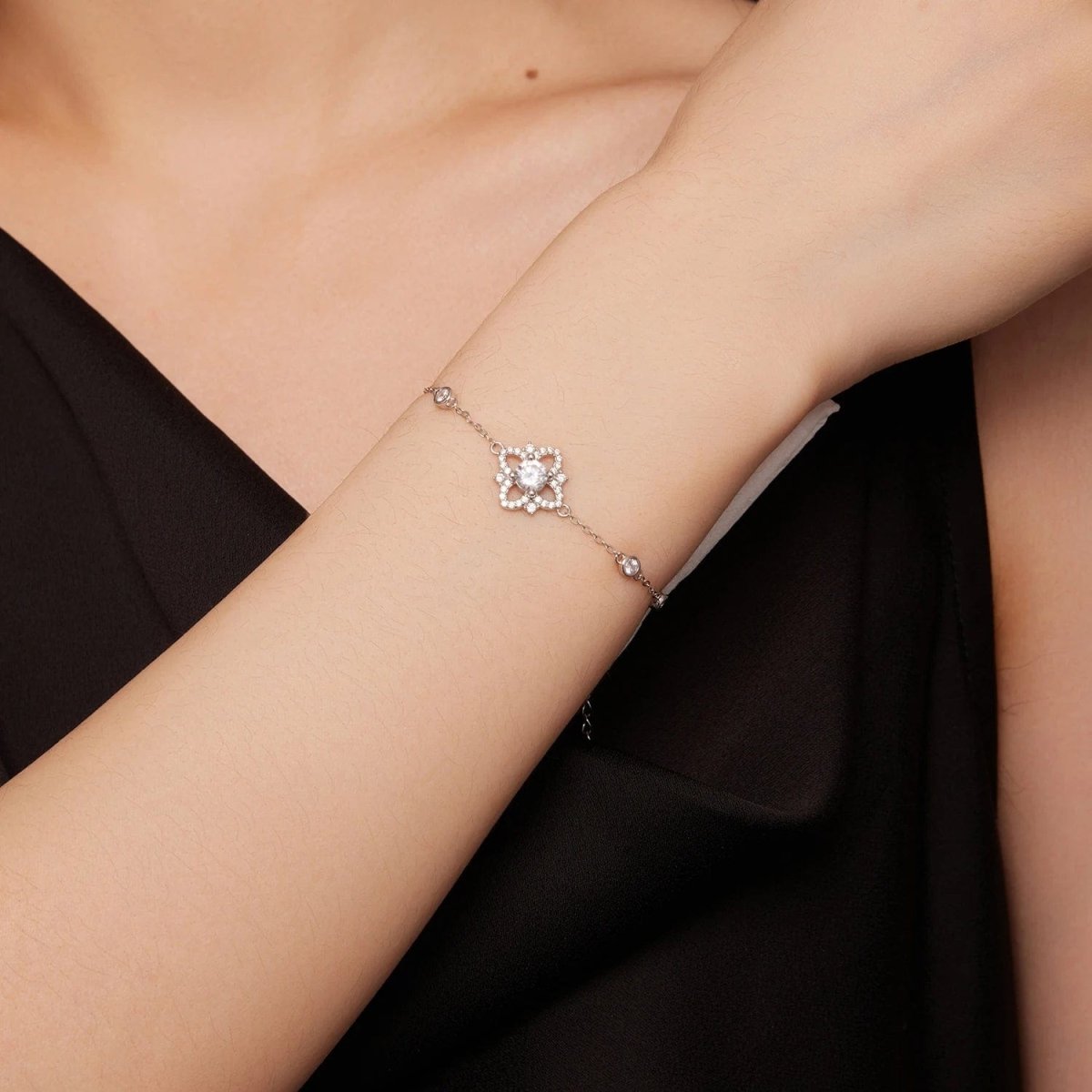 Pangama Moissanite Flower Bracelet